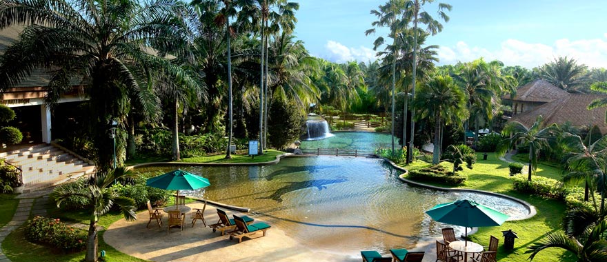 Poolview-880x380